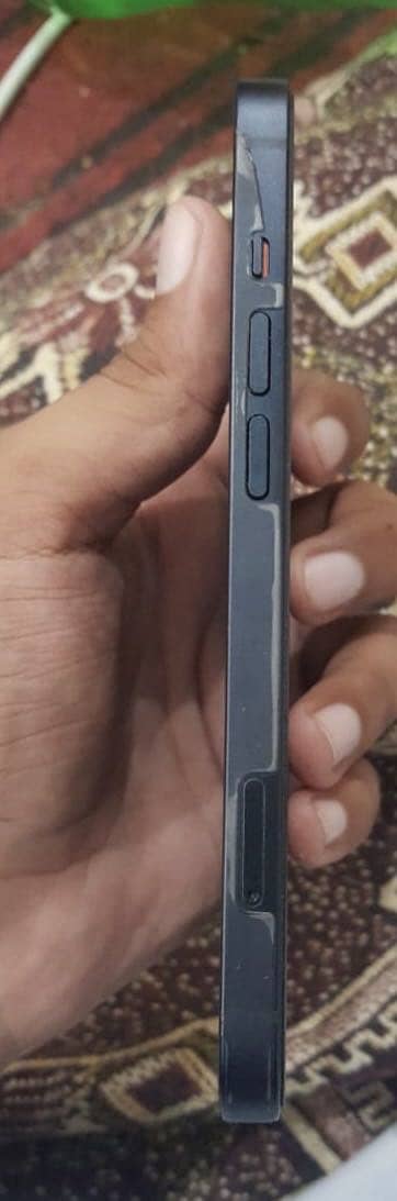 Apple iPhone 13 8