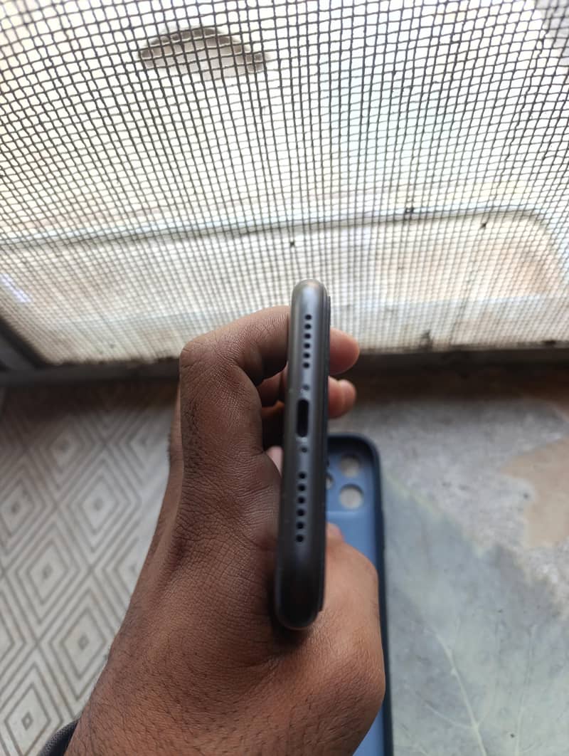 Apple iPhone 11 3