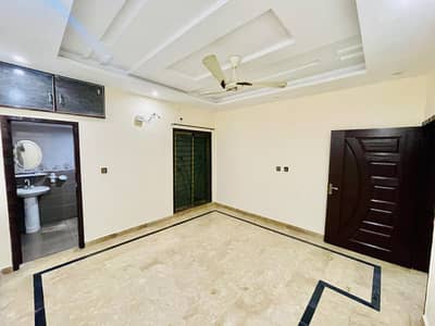 8 Marla 3 BED Upper Portion For Rent in Nadirabad Street 2 Near Main Road (0335-5779339)