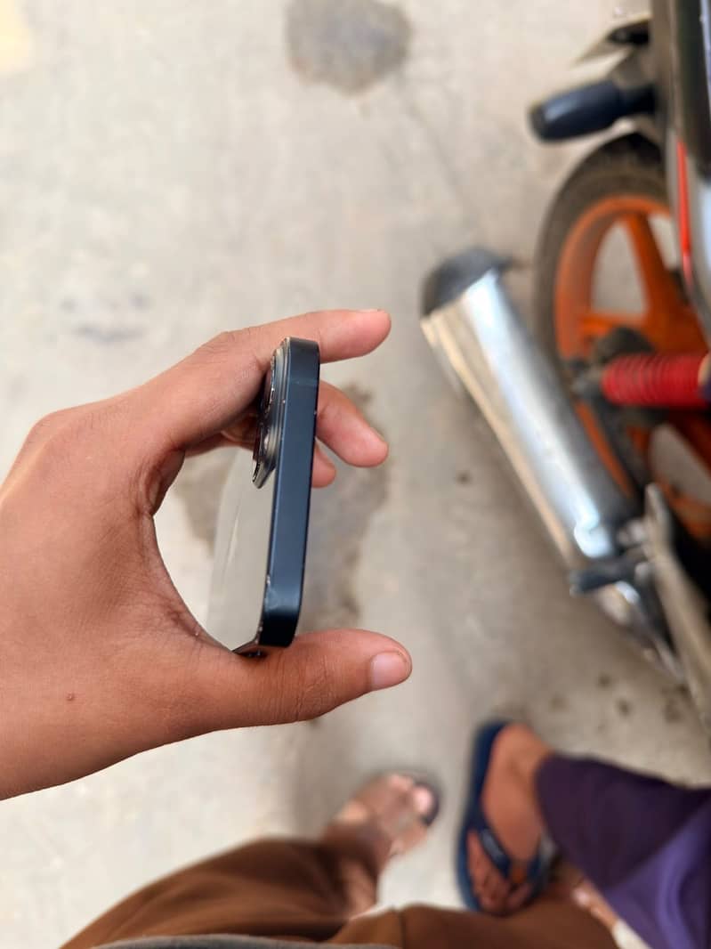 Apple iPhone 13 0