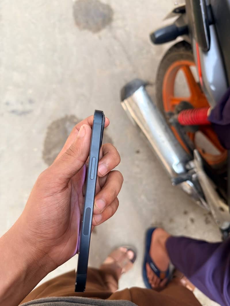 Apple iPhone 13 3