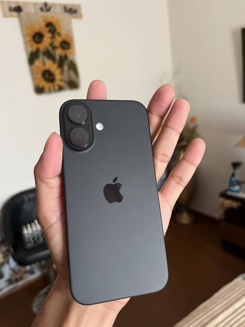 Apple iPhone 16 0