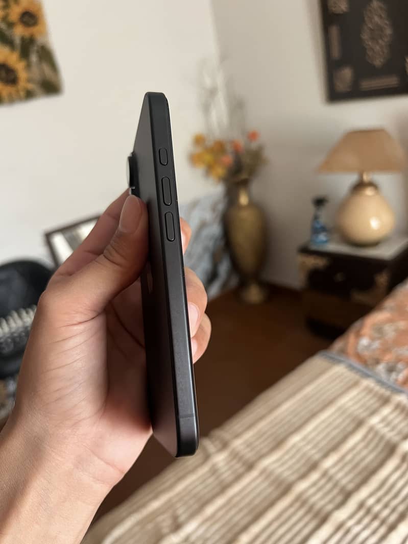 Apple iPhone 16 1