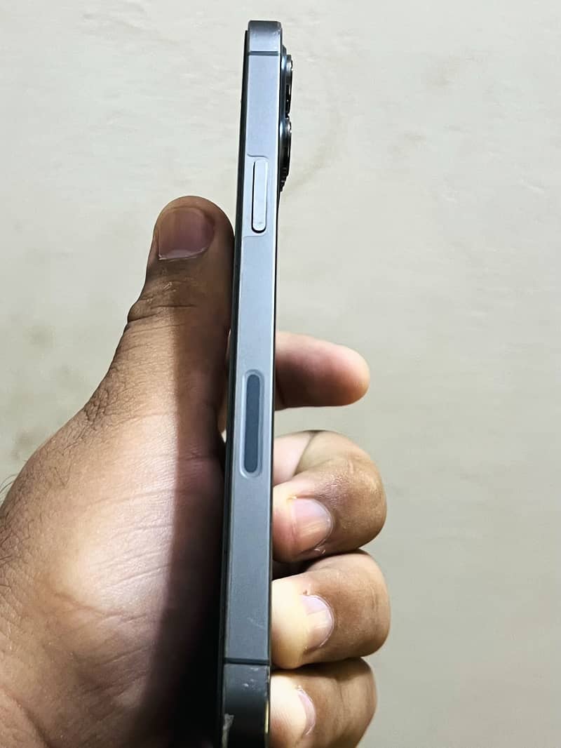 Apple iPhone 12 Pro Max 4