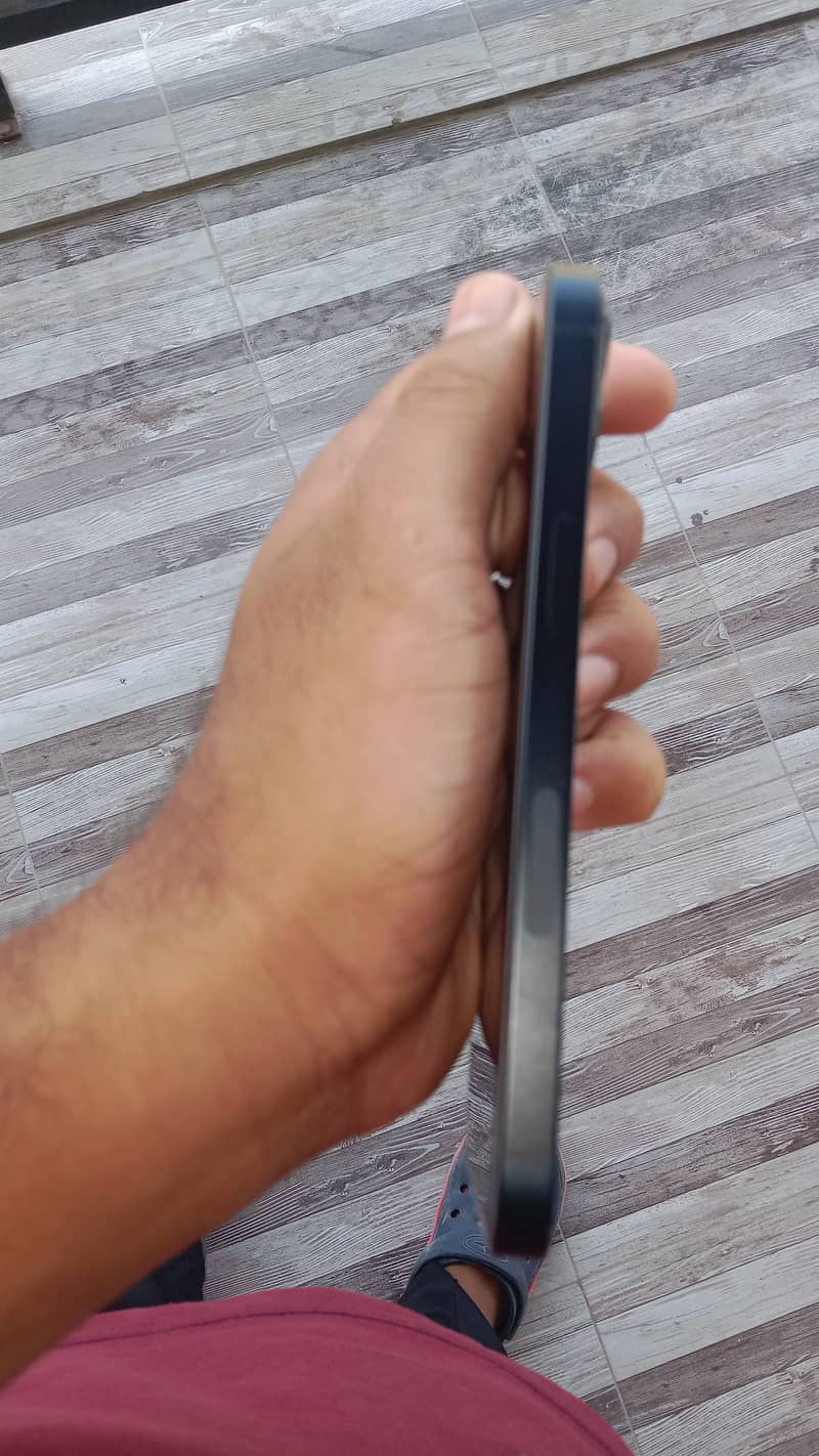 Apple iPhone 13 2