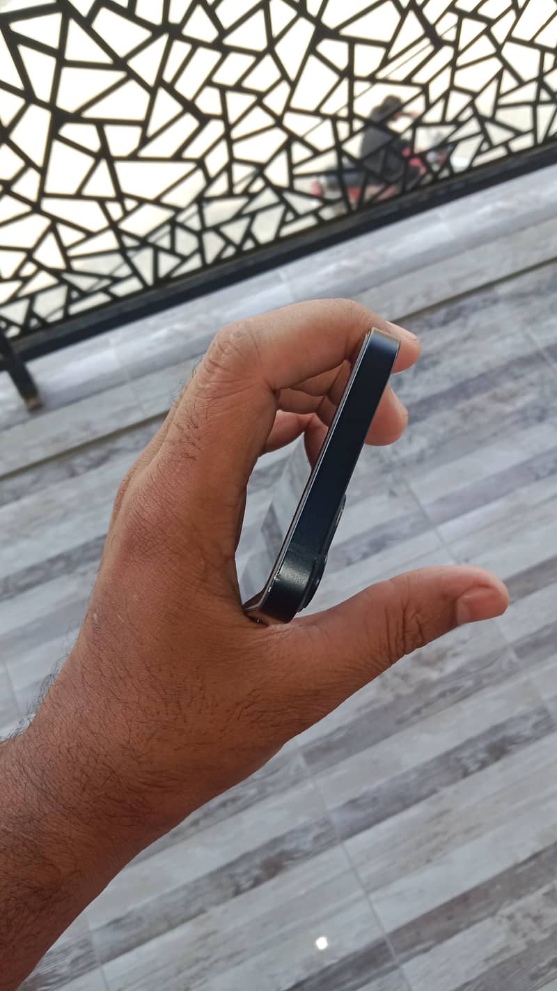 Apple iPhone 13 4