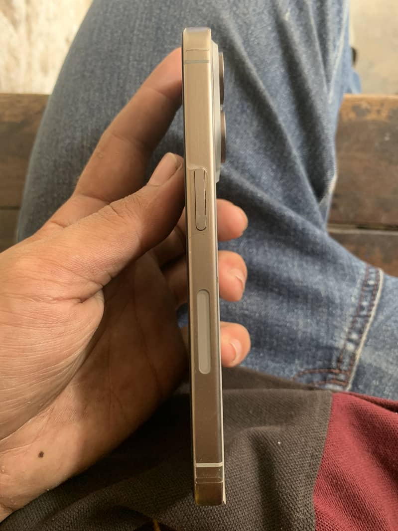 Apple iPhone 15 Pro 0