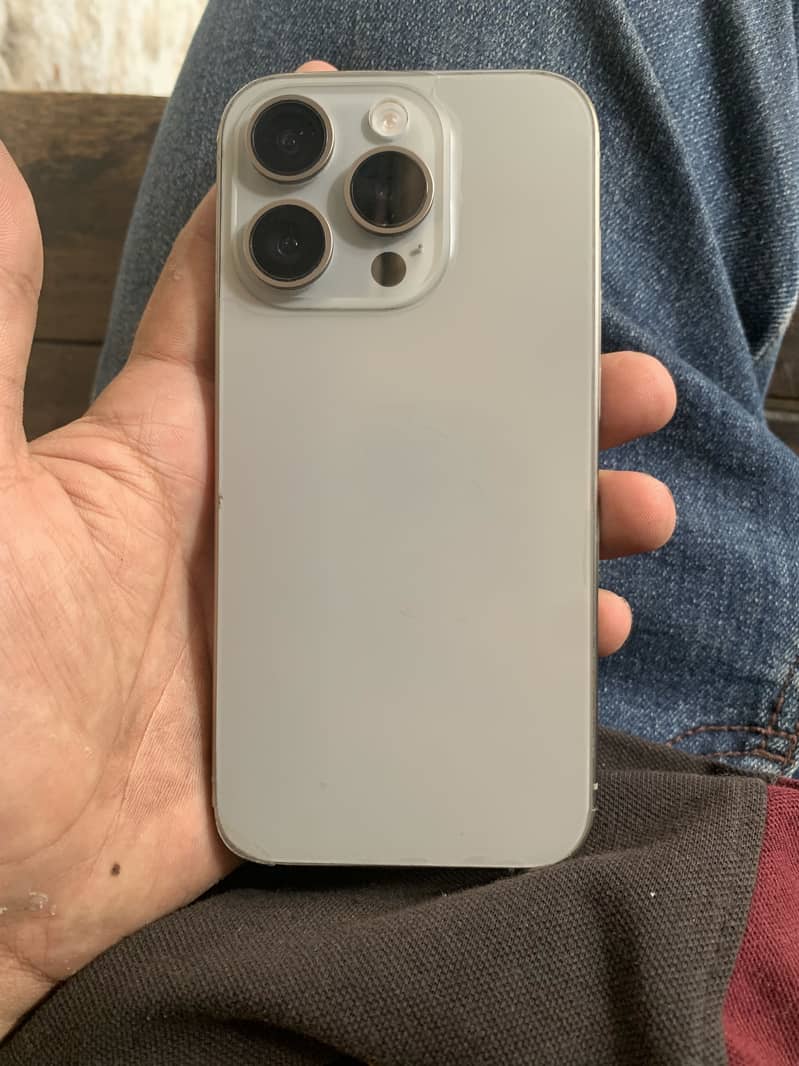 Apple iPhone 15 Pro 2