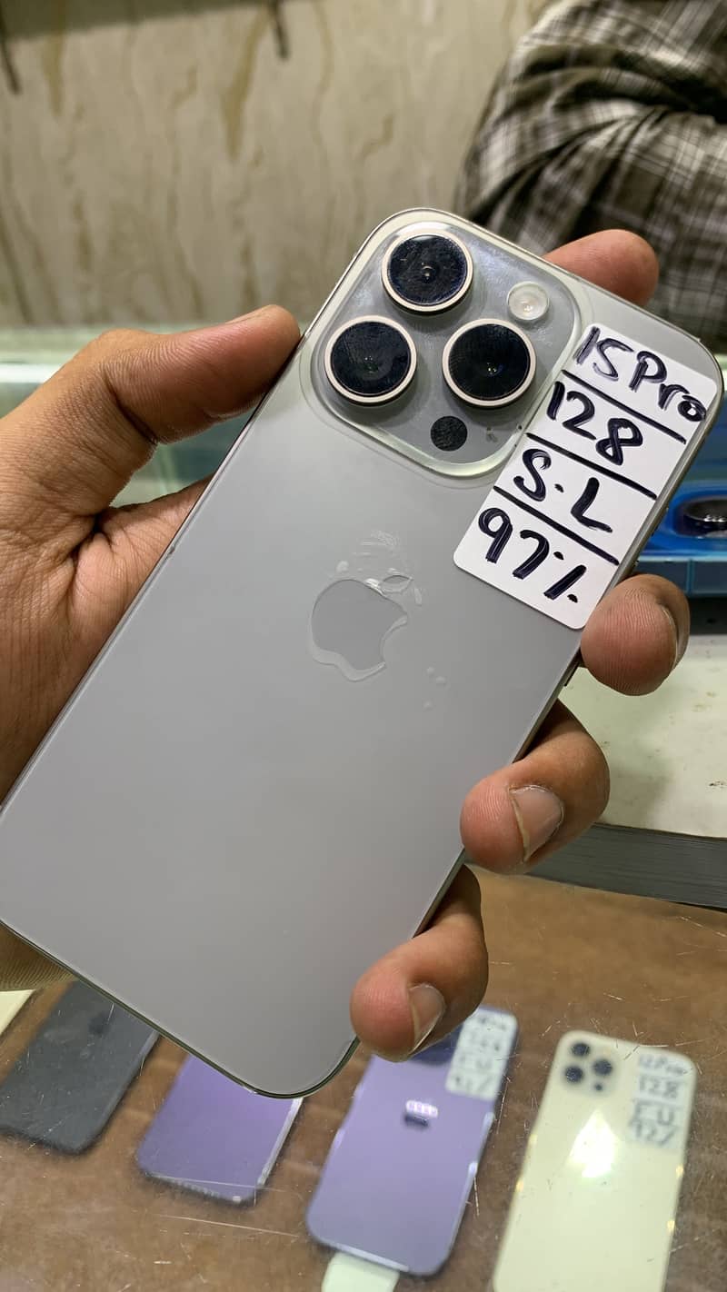 Apple iPhone 15 Pro 4