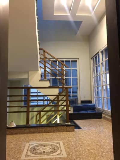 12 Marla upper portion available for rent near park musjid or commercial