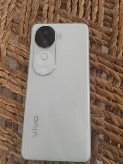 Vivo V40e