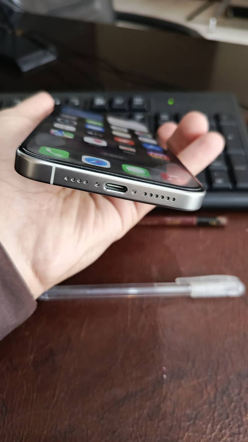 Apple iPhone 15 Pro Max 4