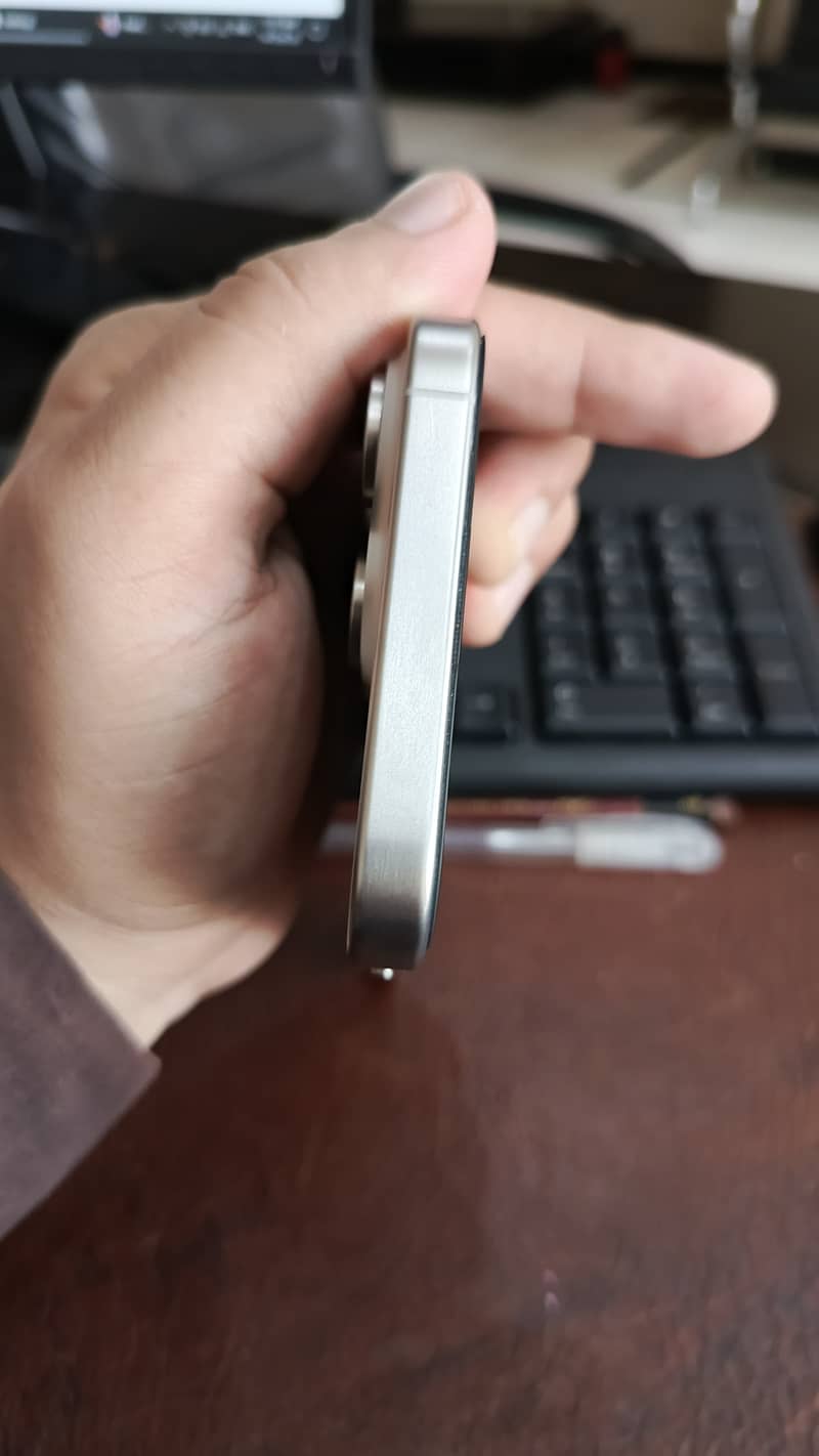 Apple iPhone 15 Pro Max 6