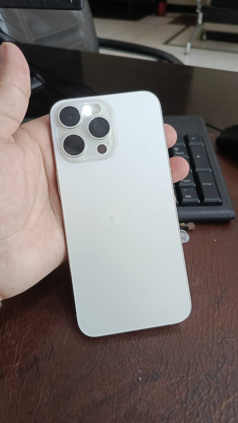 Apple iPhone 15 Pro Max 7