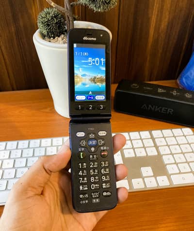 Fujitsu F-02J – PTA Approved 4G LTE Slim & Smart Smartphone