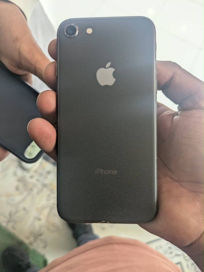Apple iPhone 8 1