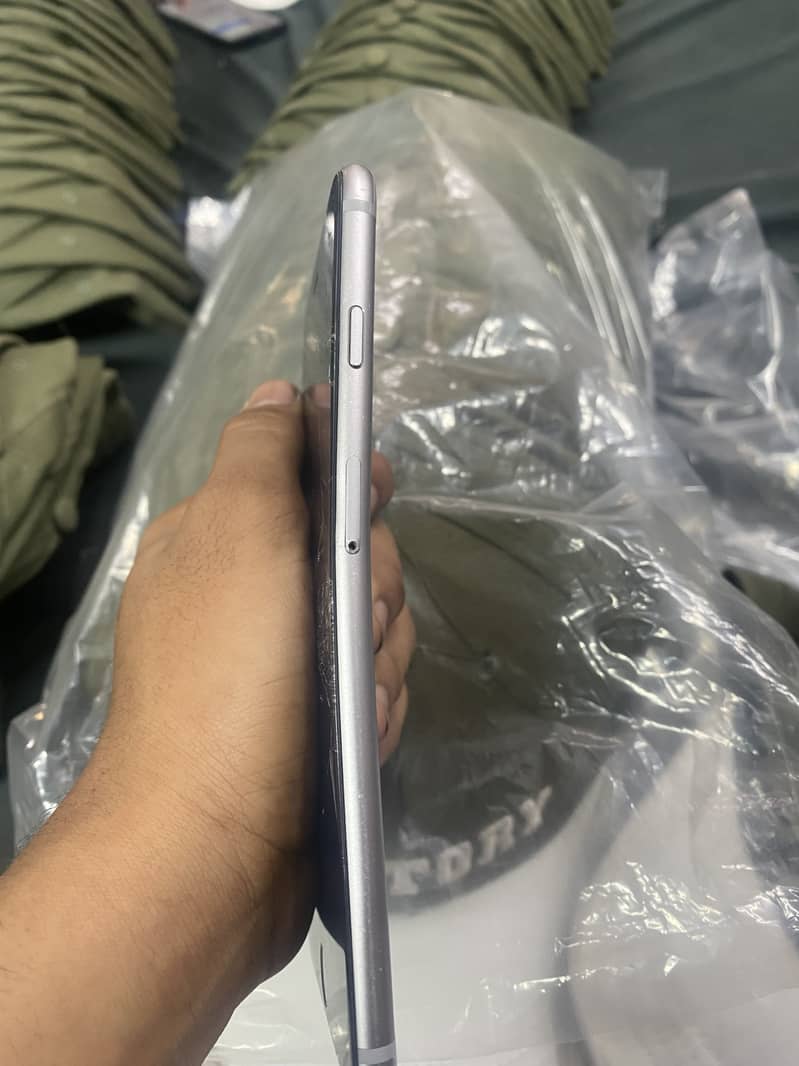 Apple iPhone 6S Plus 4