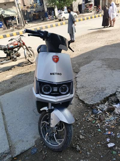 Metro M6 Portable lithium battery 4month used bio available