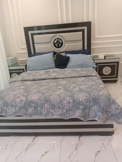 used bed set side table and dressing table