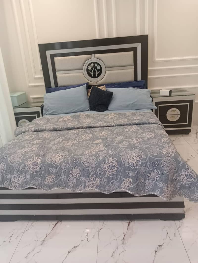 used bed set side table and dressing table 0