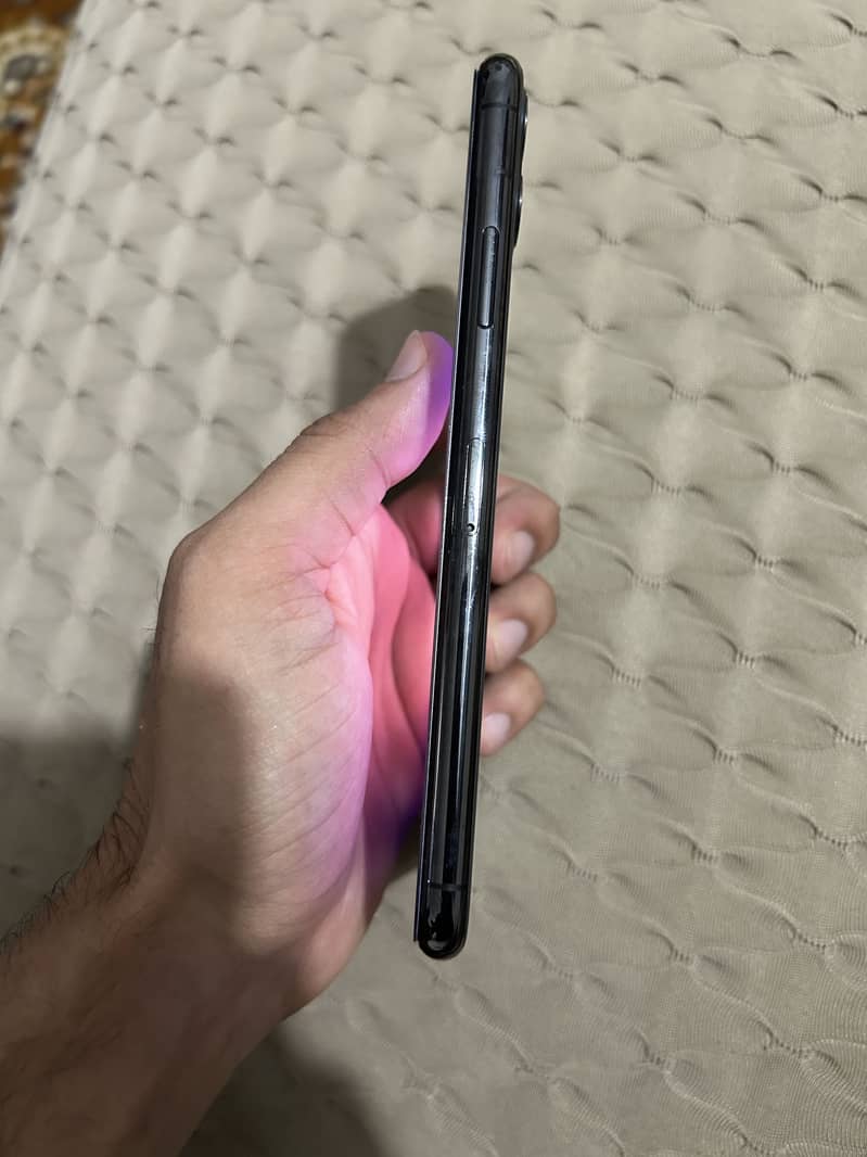 Apple iPhone 11 Pro Max 1