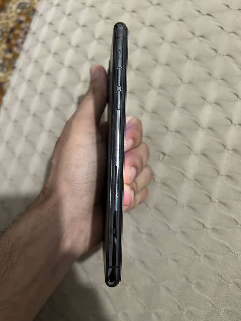 Apple iPhone 11 Pro Max 2