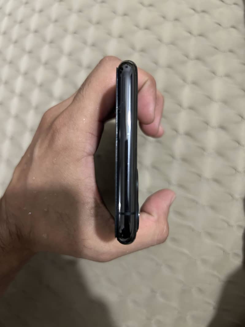Apple iPhone 11 Pro Max 6