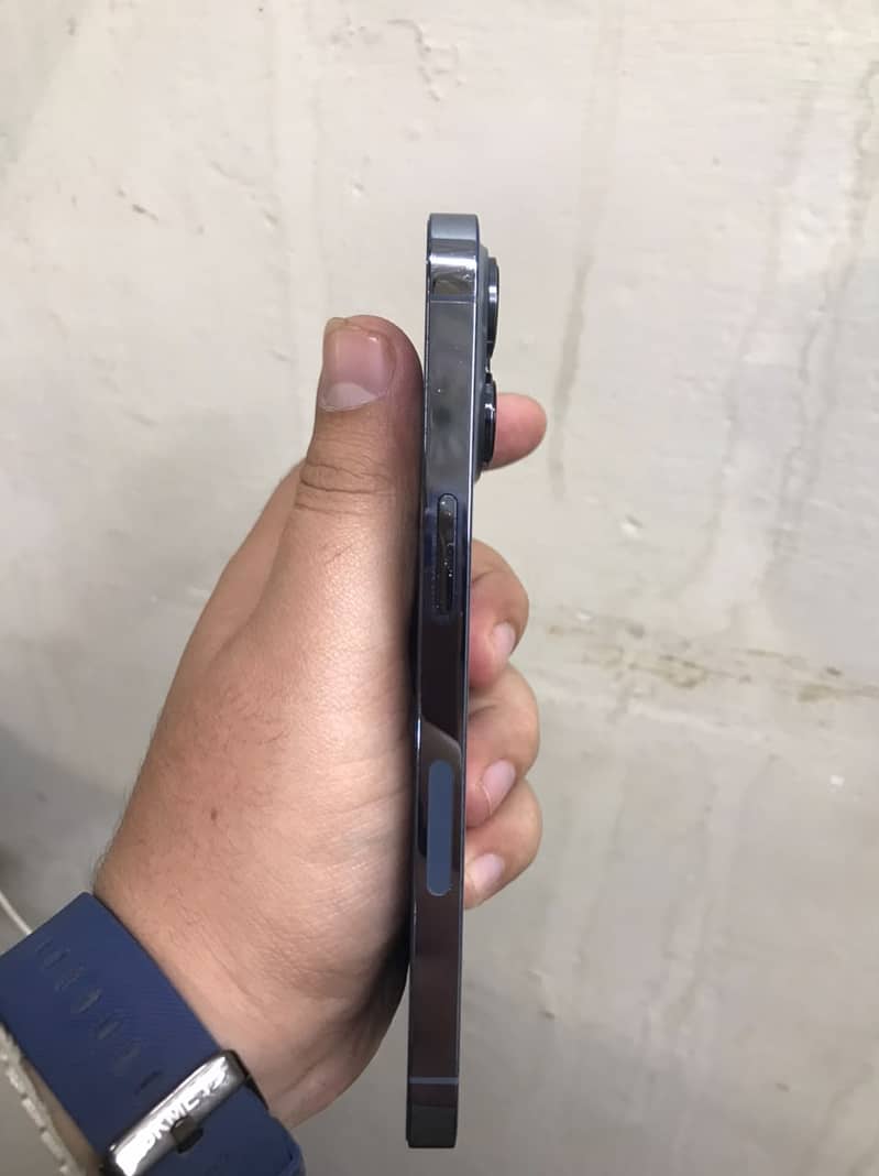 Apple iPhone 13 Pro 4