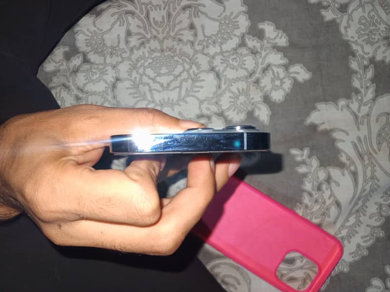 Apple iPhone 13 Pro 3