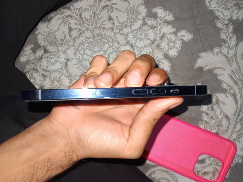 Apple iPhone 13 Pro 4