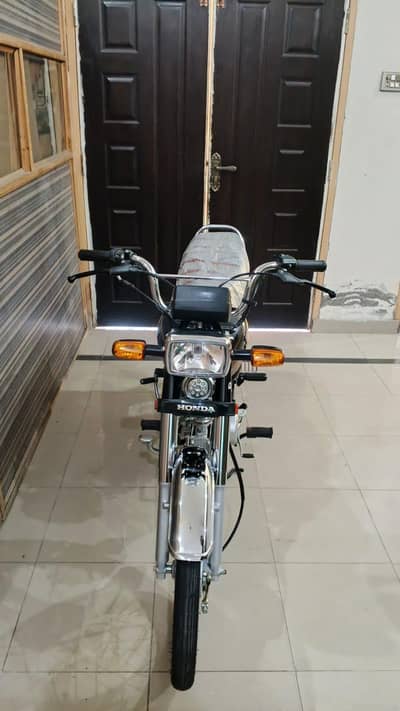 CD 70 brand new bike