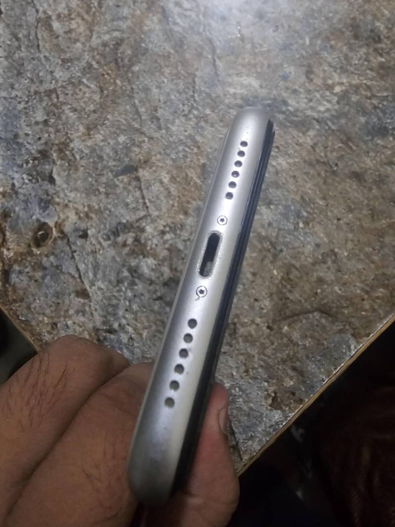 Apple iPhone 11 0