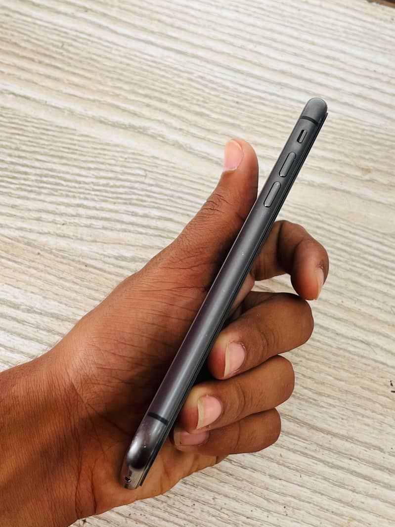 iPhone 11 7
