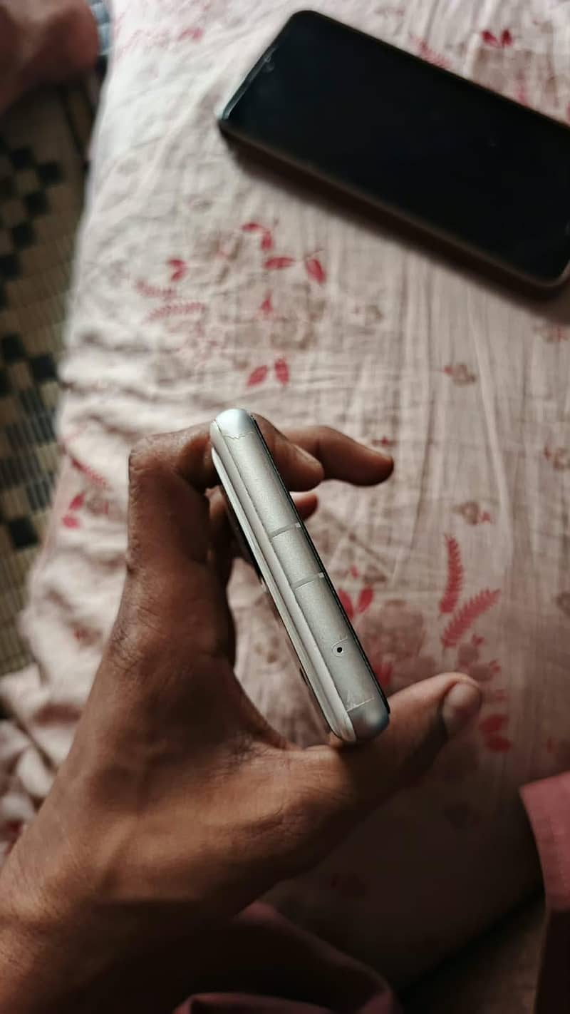 Google Pixel 7a 1