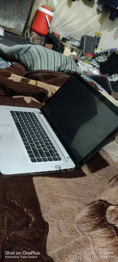 HP Laptop i7 300GB