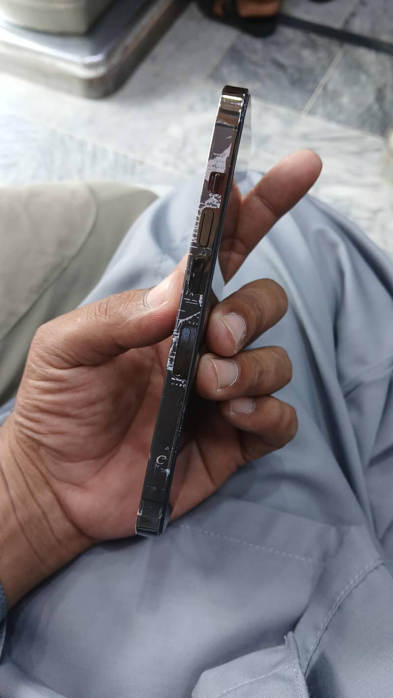 Apple iPhone 13 Pro 4