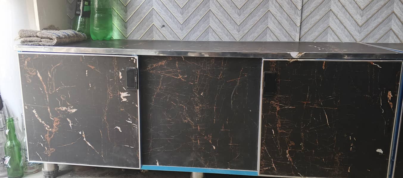 Saloon Side Tabels 2