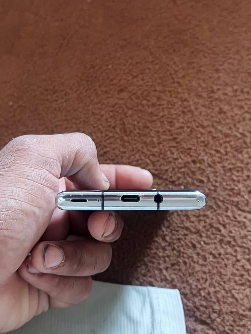 Sharp Aquos Zero6 4