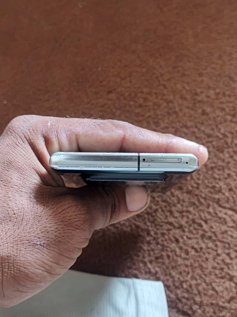 Sharp Aquos Zero6 6