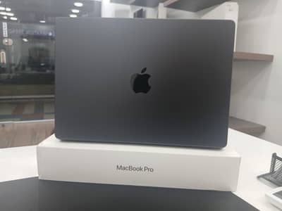 Macbook Pro M5, 14" (24/1tb 10c 10c) Almost New