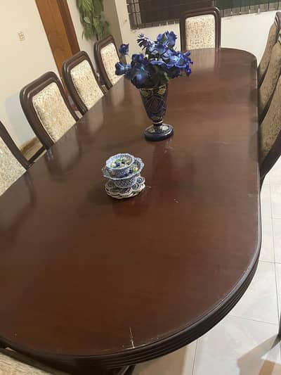 only table long nd big 12 chairs wala khali table hai