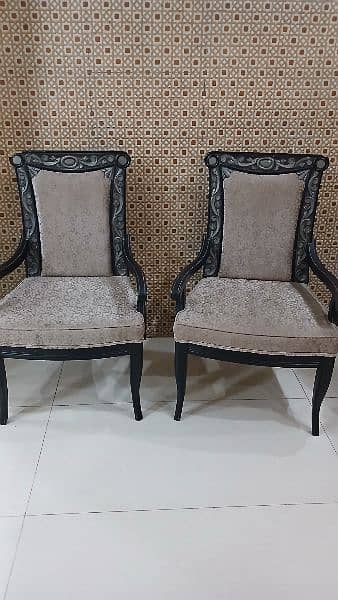 m selling room chairs in good condition
