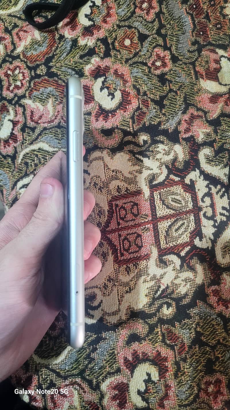 Apple iPhone 11 3