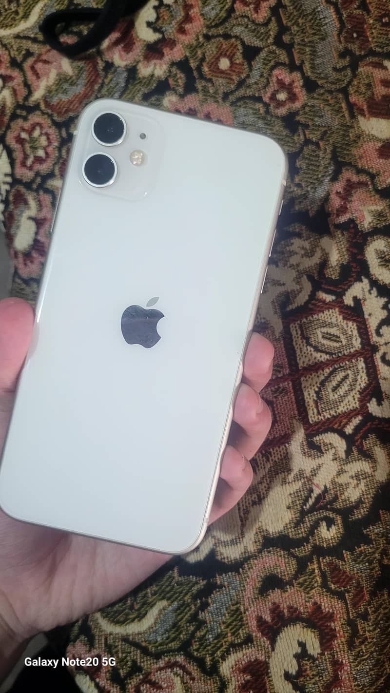 Apple iPhone 11 4