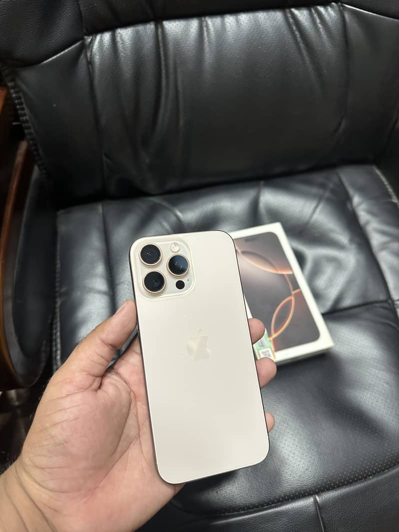 Apple iPhone 16 Pro Max 2