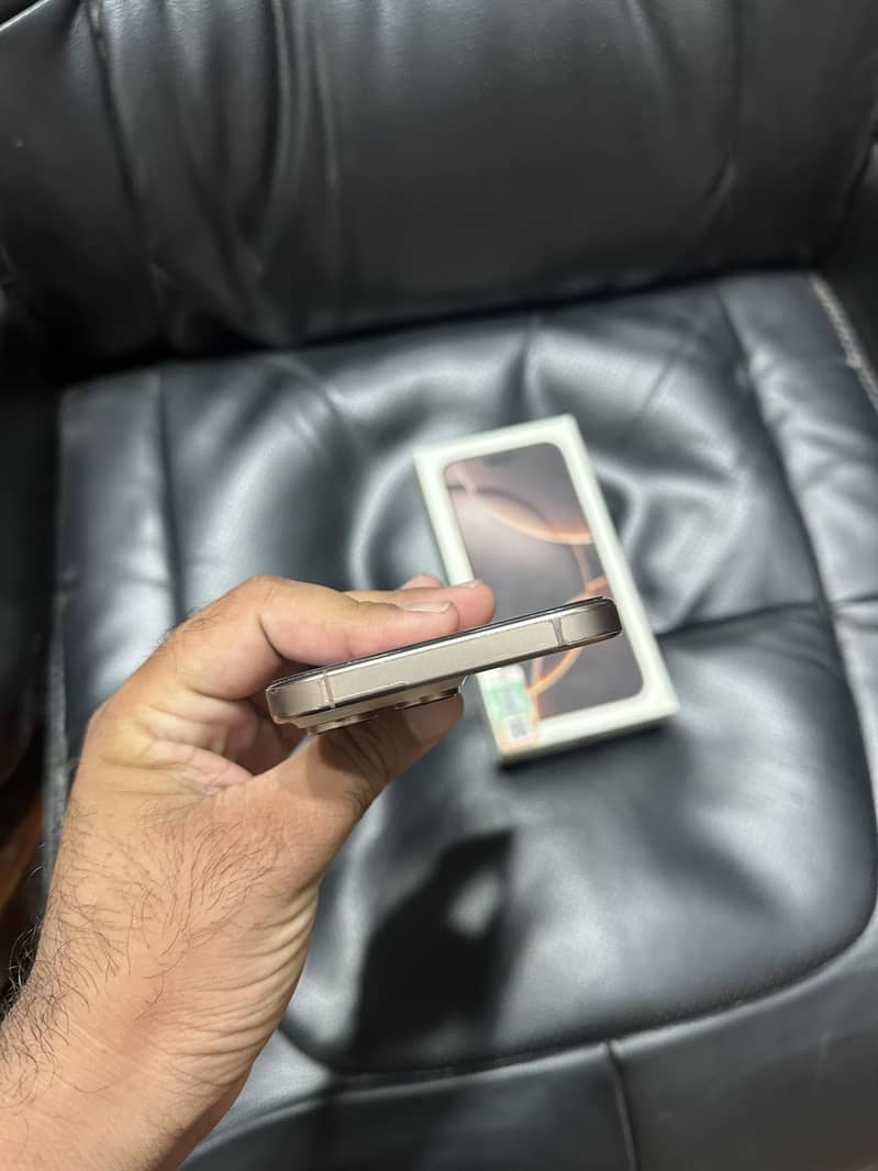 Apple iPhone 16 Pro Max 5
