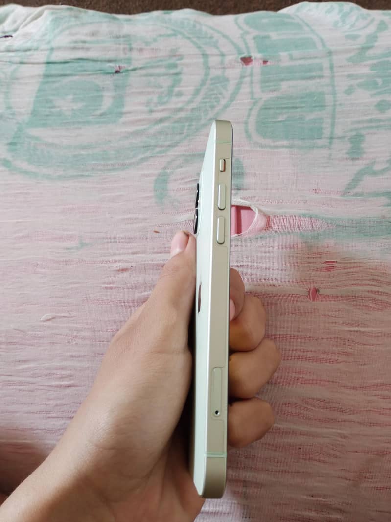 Apple iPhone 12 3