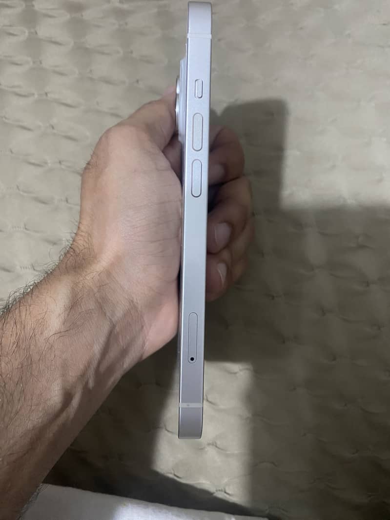Apple iPhone 14 3