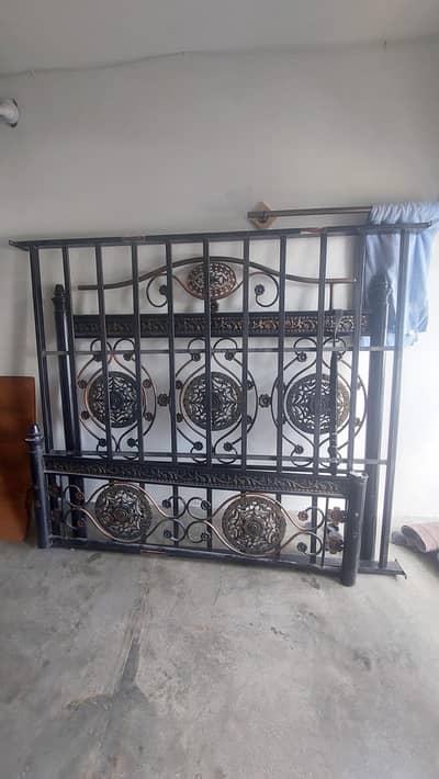 Queen Size Metal Bed Frame Used