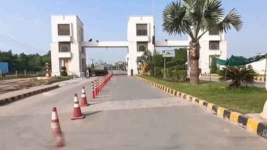 Unoccupied Prime Location Residential Plot Of 10 Marla Is Available For sale In Lahore Motorway City